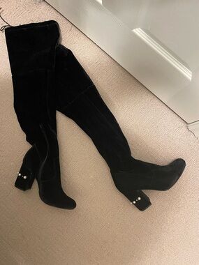 Black Over-the-Knee Velvet Boots with Pearl-Embellished Heel - Women
